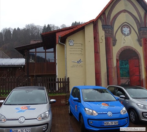 ... vor dem ehemaligen Kloster