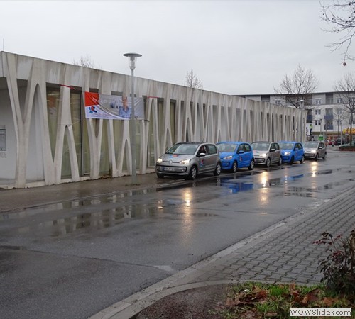 ... bitten um ein Bild vor dem Gemeindezentrum
